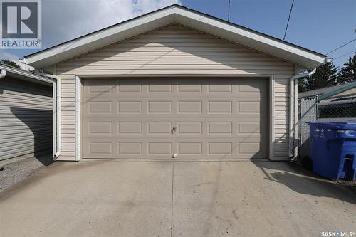 348 Robinson Street, Regina, SK - Outdoor