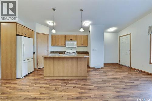 348 Robinson Street, Regina, SK - Indoor Photo Showing Kitchen