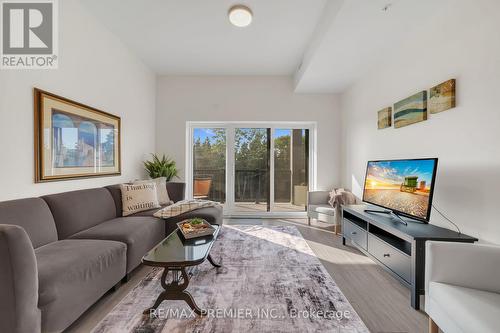 309 - 121 Mary Street, Clearview, ON - Indoor Photo Showing Living Room