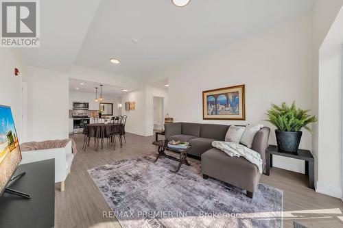 309 - 121 Mary Street, Clearview, ON - Indoor Photo Showing Living Room