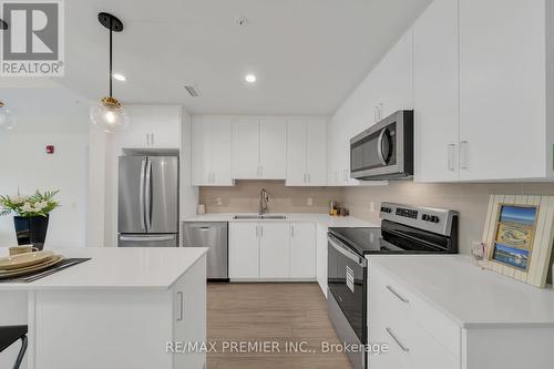 309 - 121 Mary Street, Clearview, ON - Indoor Photo Showing Kitchen With Upgraded Kitchen