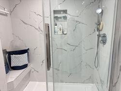 Salle de bains attenante à la CCP - 