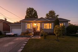 1586 Rue St-Cyrille  L'Ancienne-Lorette, QC G2E 3H3