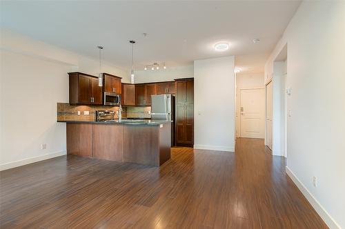 209-3521 Carrington Road, West Kelowna, BC - Indoor Photo Showing Kitchen