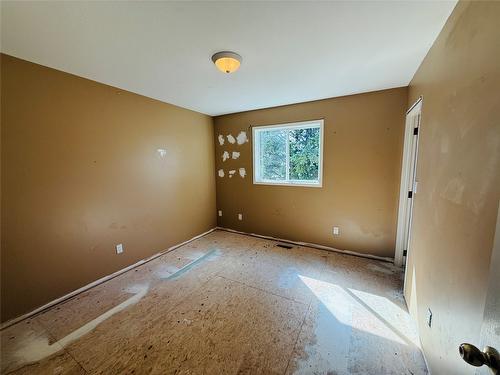 1B Wolf Crescent, Windermere, BC - Indoor Photo Showing Other Room