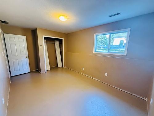 1B Wolf Crescent, Windermere, BC - Indoor Photo Showing Other Room