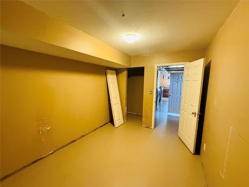 1B Wolf Crescent, Windermere, BC - Indoor Photo Showing Other Room