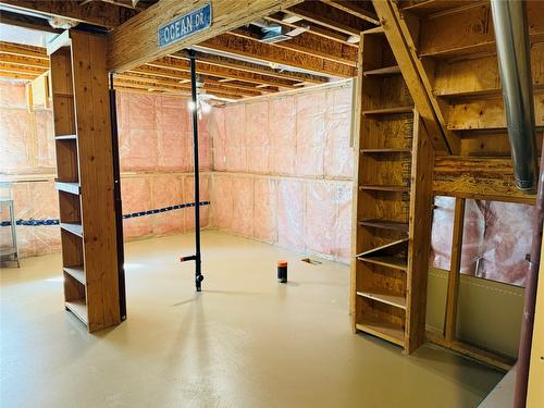 1B Wolf Crescent, Windermere, BC - Indoor Photo Showing Basement