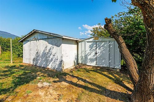 1220 25Th Avenue, Creston, BC - Outdoor