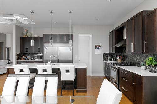 5342 Signet Crescent, Kelowna, BC - Indoor Photo Showing Kitchen With Upgraded Kitchen