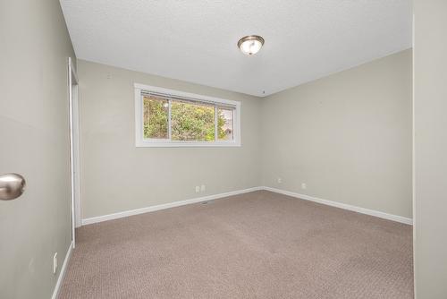 6639 Topaz Road, Vernon, BC - Indoor Photo Showing Other Room