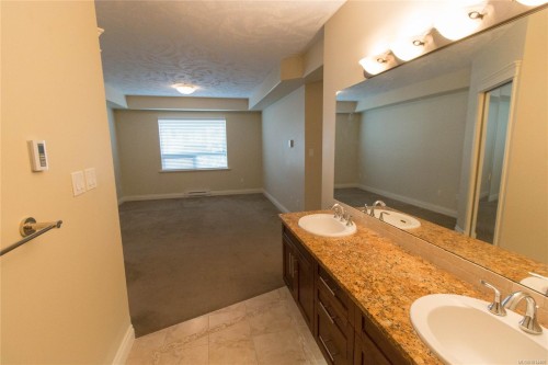 636-3666 Royal Vista Way, Courtenay, BC - Indoor Photo Showing Bathroom