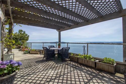 5919 Pirates Rd, Pender Island, BC 