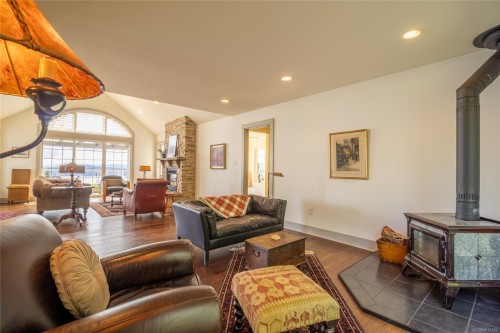 5919 Pirates Rd, Pender Island, BC 