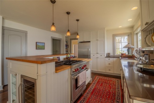 5919 Pirates Rd, Pender Island, BC 