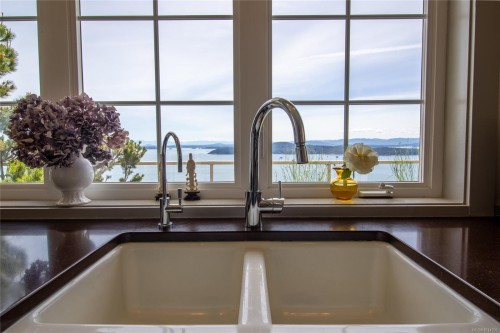 5919 Pirates Rd, Pender Island, BC 