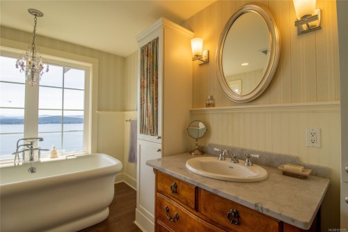 5919 Pirates Rd, Pender Island, BC 