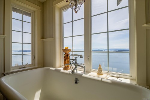 5919 Pirates Rd, Pender Island, BC 