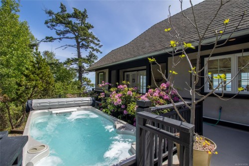 5919 Pirates Rd, Pender Island, BC 