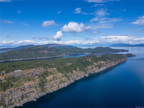 5919 Pirates Rd, Pender Island, BC 