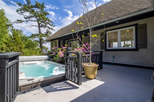 5919 Pirates Rd, Pender Island, BC 