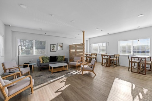 218-4830 Cedar Ridge Pl, Nanaimo, BC - Indoor Photo Showing Living Room