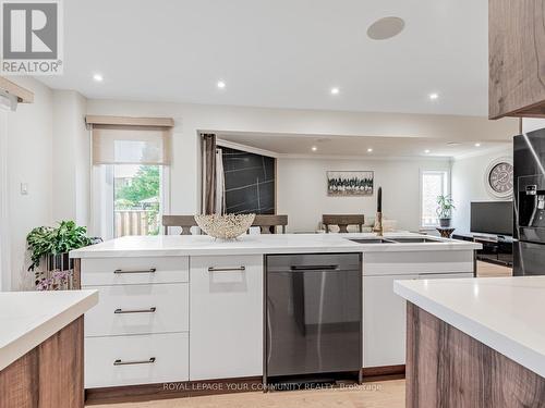 5 Mandel Crescent, Richmond Hill, ON - Indoor Photo Showing Kitchen With Double Sink