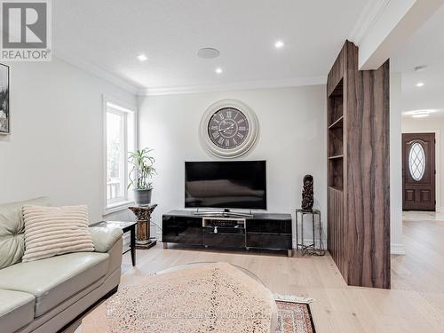 5 Mandel Crescent, Richmond Hill, ON - Indoor Photo Showing Living Room