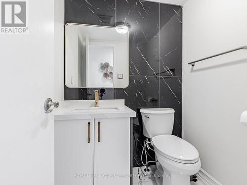 5 Mandel Crescent, Richmond Hill, ON - Indoor Photo Showing Bathroom