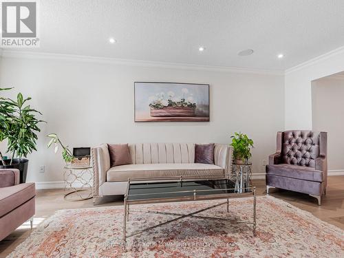 5 Mandel Crescent, Richmond Hill, ON - Indoor Photo Showing Living Room