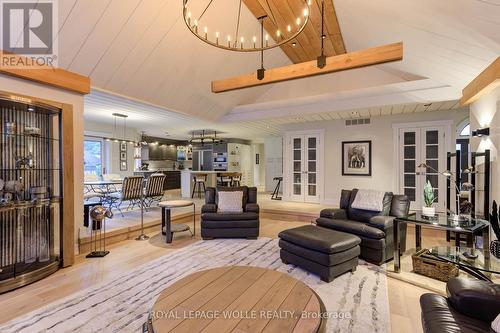 14 James Court, Wellesley, ON - Indoor Photo Showing Living Room