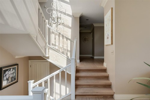 2807 Arbutus Rd, Saanich, BC 