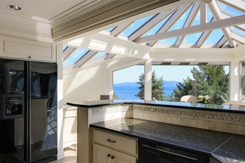 2807 Arbutus Rd, Saanich, BC 