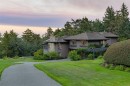 2807 Arbutus Rd, Saanich, BC 
