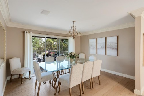 2807 Arbutus Rd, Saanich, BC 