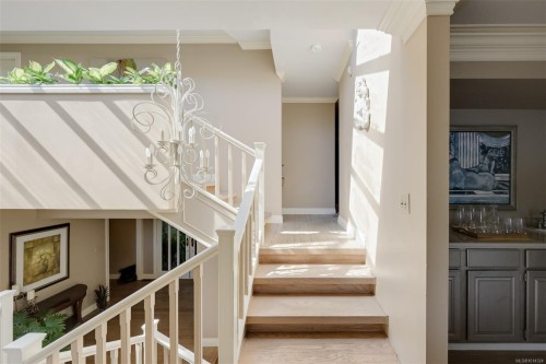 2807 Arbutus Rd, Saanich, BC 