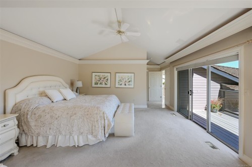 2807 Arbutus Rd, Saanich, BC 