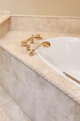 2807 Arbutus Rd, Saanich, BC 