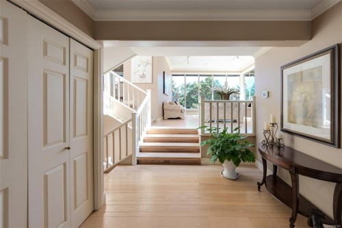 2807 Arbutus Rd, Saanich, BC 