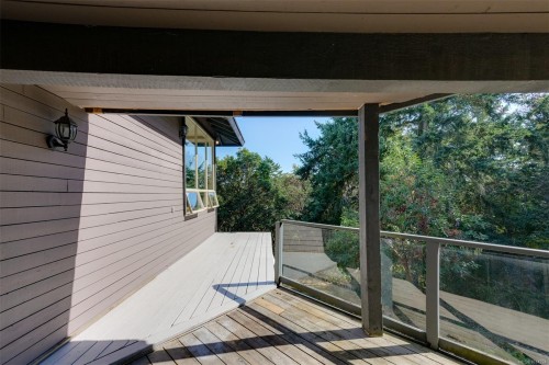 2807 Arbutus Rd, Saanich, BC 