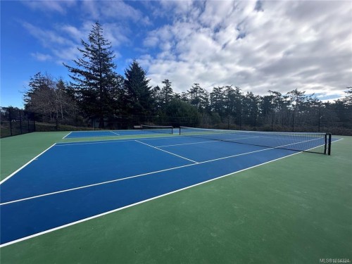 2807 Arbutus Rd, Saanich, BC 