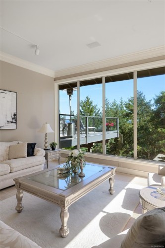 2807 Arbutus Rd, Saanich, BC 