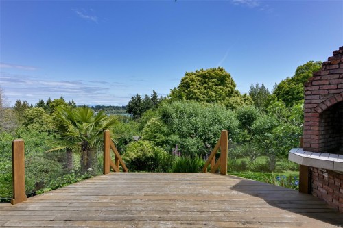 5489 Forest Hill Rd, Saanich, BC 