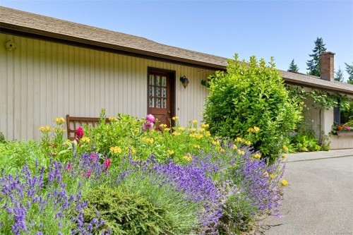 5489 Forest Hill Rd, Saanich, BC 
