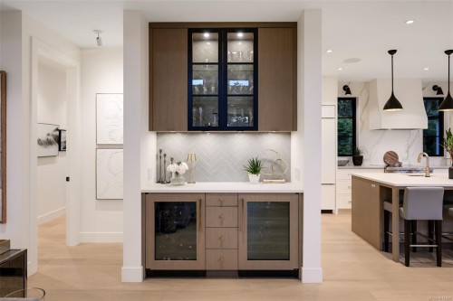 717 Robleda Cres, Victoria, BC 