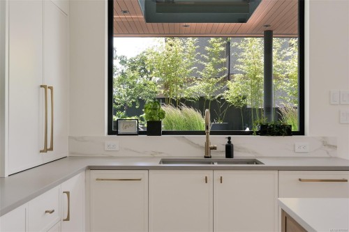 717 Robleda Cres, Victoria, BC 