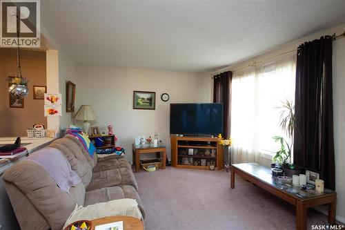 365 3Rd Ave Crescent, Battleford, SK - Indoor Photo Showing Living Room