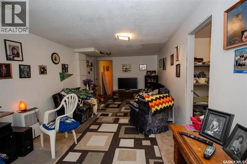 365 3Rd Ave Crescent, Battleford, SK - Indoor Photo Showing Other Room