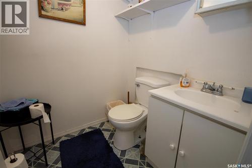 365 3Rd Ave Crescent, Battleford, SK - Indoor Photo Showing Bathroom