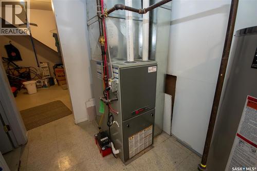 365 3Rd Ave Crescent, Battleford, SK - Indoor Photo Showing Basement